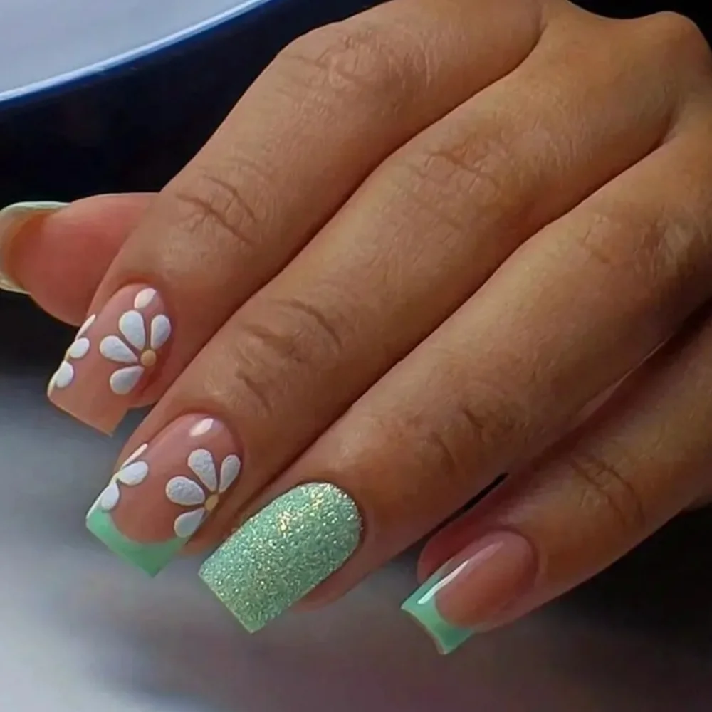 24 Pieces Fake press on nails